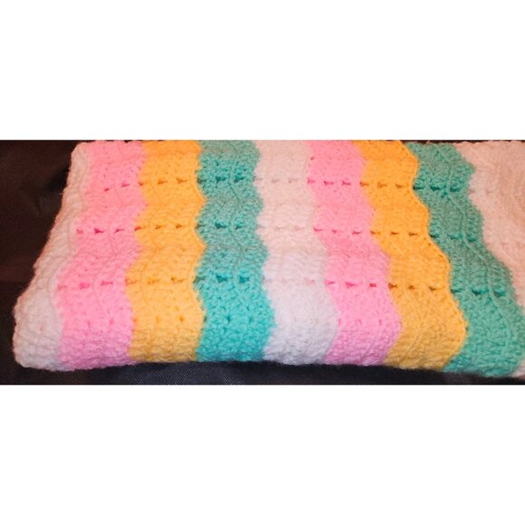 Handmade with Love Multicolor Crochet Blanket With Fringe Edges NEW - Picture 2 of 9